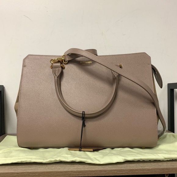 NWT Retail $1950 Burberry Banwell tote bag - Picture 1 of 1